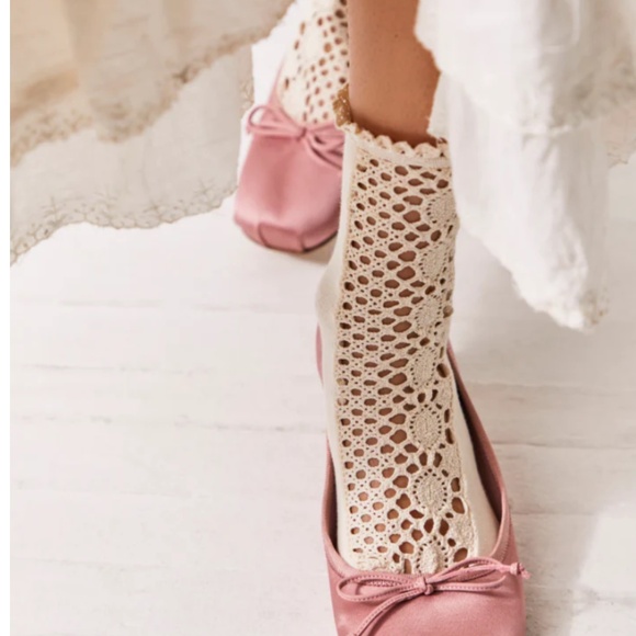 FREE PEOPLE NWT Rubies Crochet Lace Crew Socks Ivory Cotton One Size - Picture 2 of 8